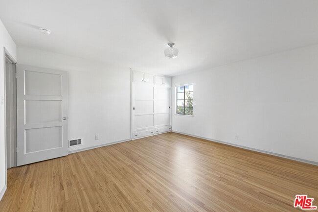 Building Photo - 1031 S Tremaine Ave