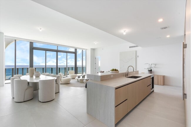 Building Photo - 900 N Ocean Blvd