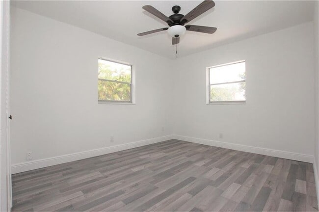 Building Photo - 1122 NW 82nd Ave