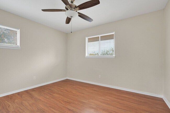 Building Photo - Two Story Rental in Castle Hills