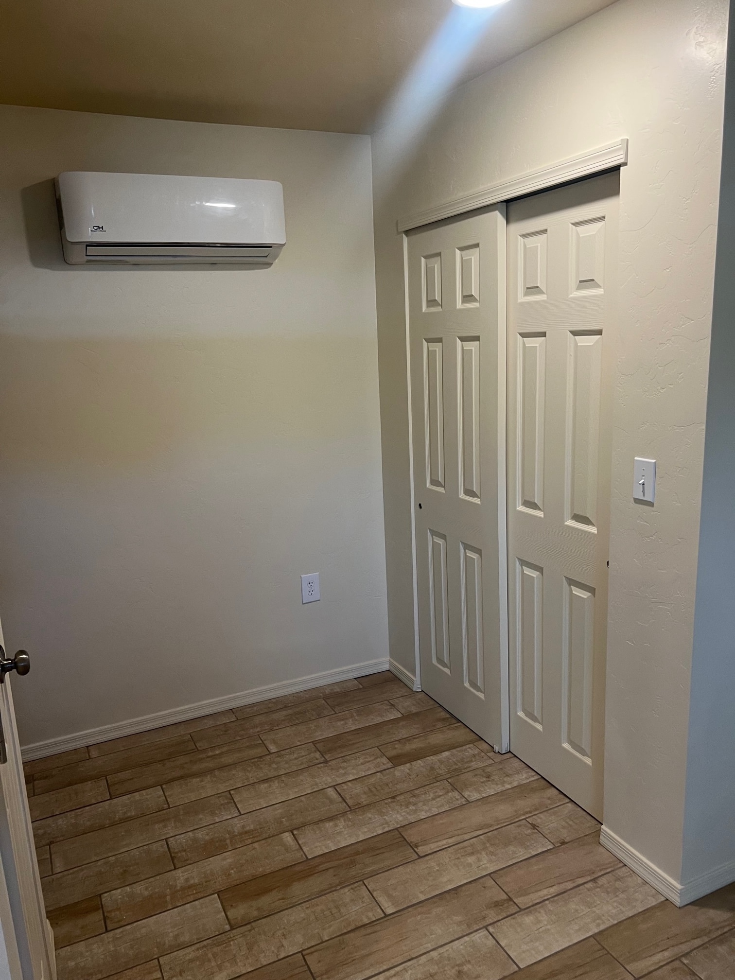Linen closet - 1001 Elledge Dr