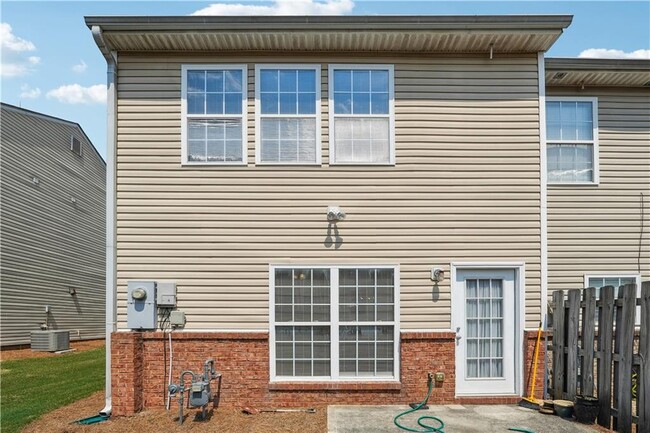 Building Photo - 3812 Dandridge Dr