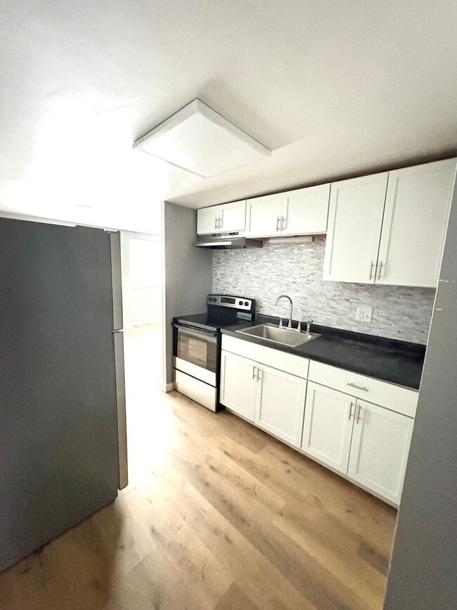 Building Photo - 194 Lindsey Ave