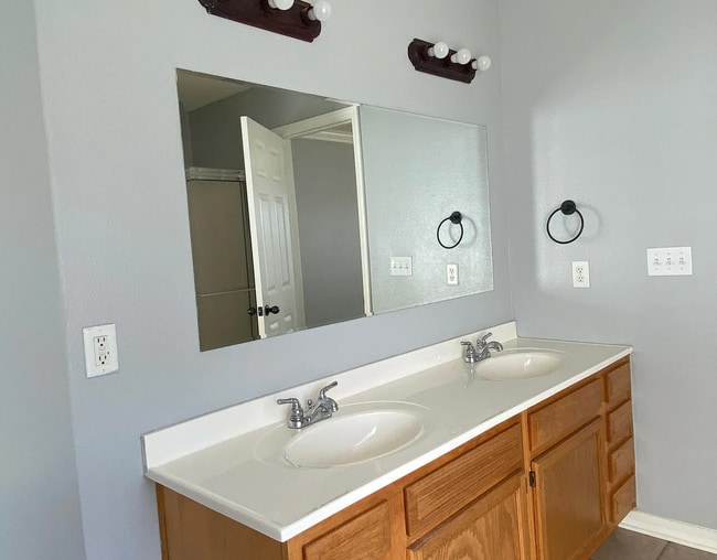 Building Photo - 320 Beasley Dr