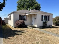 Building Photo - Pet-Friendly 2/1 Eureka Home With Large Ya...