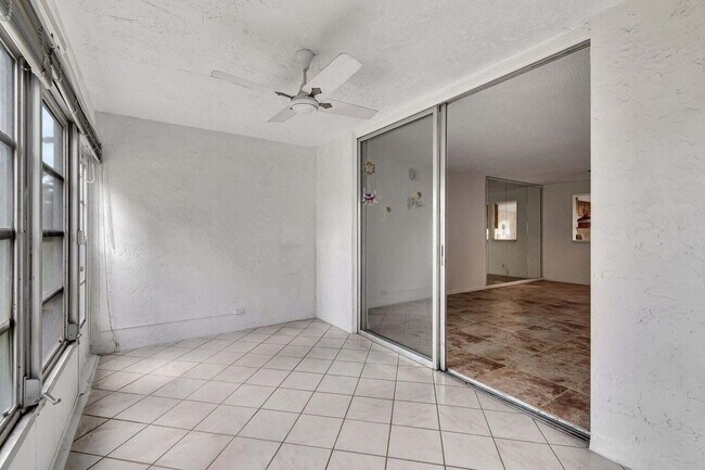 Building Photo - 25 Abbey Ln