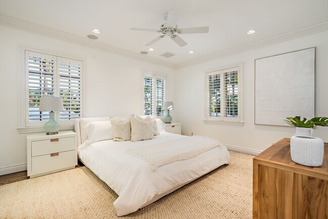 Building Photo - 233 El Pueblo Way