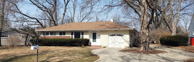 Building Photo - 3 BD Ranch