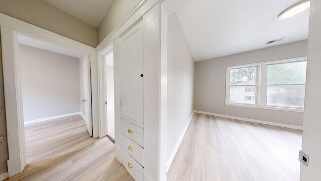 Building Photo - 3816 W 36th St
