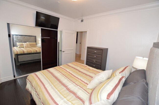Building Photo - Meridian - Newly Remodeled Luxury Condo Re...