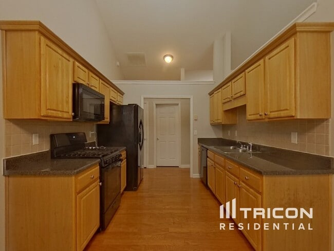 Building Photo - 437 Eglington Tr