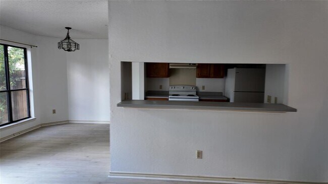 Building Photo - 6610 Windrift Way