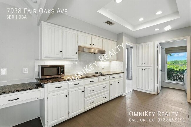 Building Photo - 7938 Fair Oaks Ave