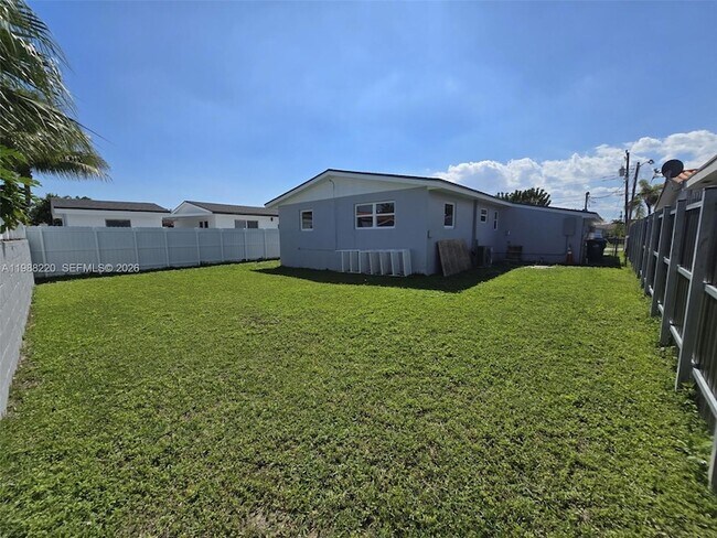 Building Photo - 3245 SW 88th Ct