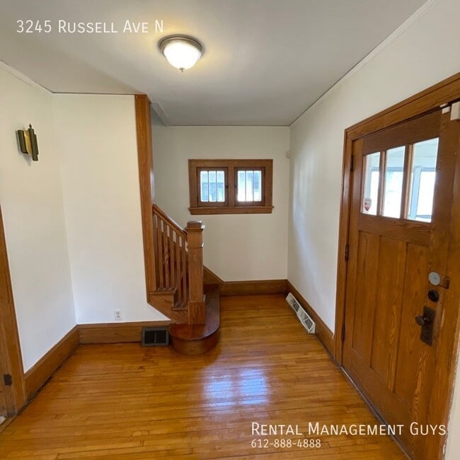 Building Photo - Charming 2 Bed/1 Bath + Den for Rent!