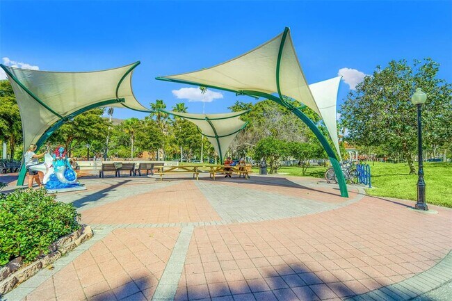 Building Photo - 460 Base Ave E