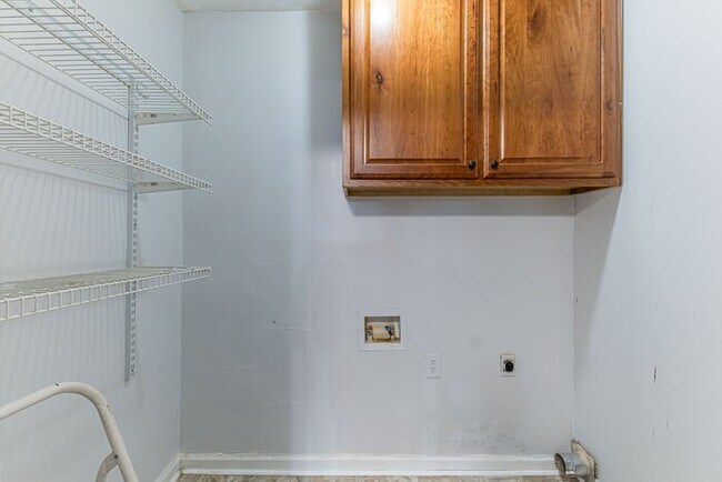 Building Photo - Ranch 3 bedroom 2 bath !