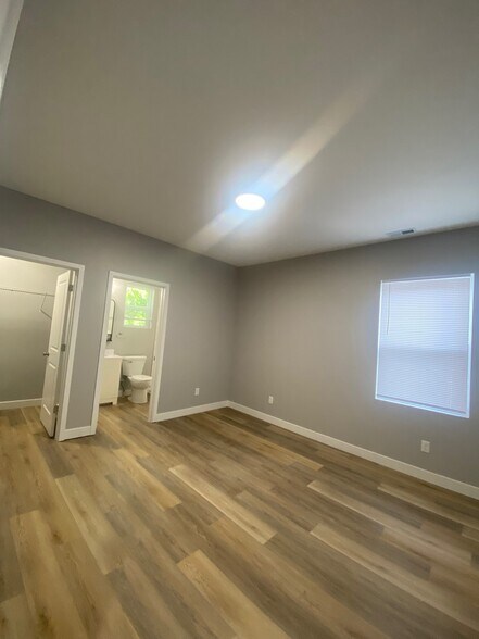 Unit B Master Bedroom - 415 Dequincy St