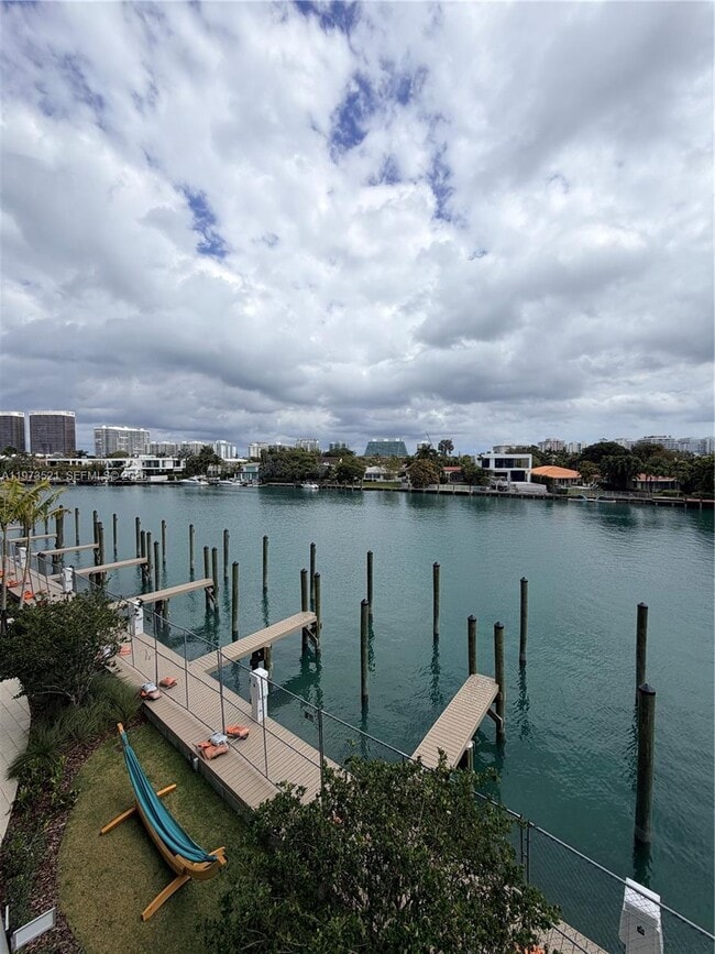 Building Photo - 9201 E Bay Harbor Dr