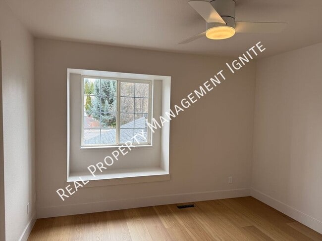 Building Photo - 1972 NE Sams Loop