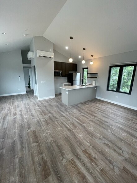 Building Photo - 1502 Fowler Ave