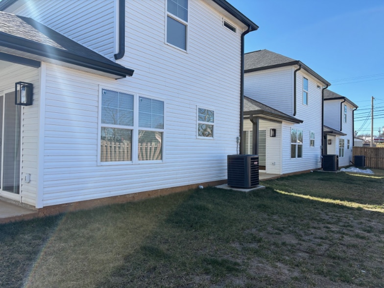 Building Photo - 108 Hobson St