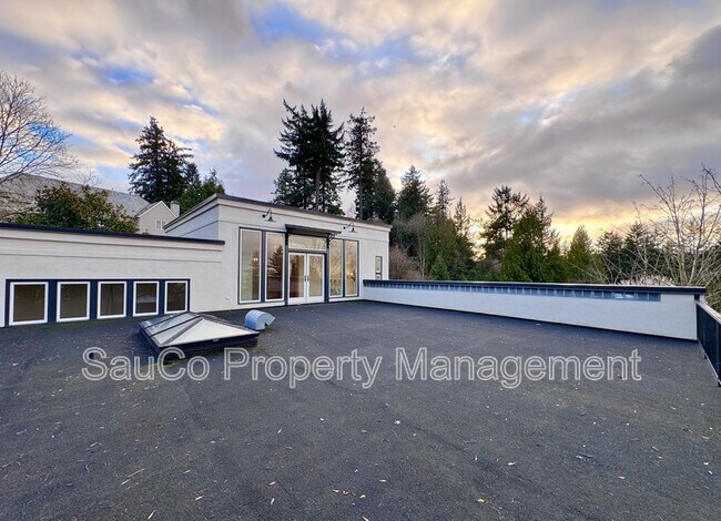 Building Photo - 1980 SW Terrace Dr