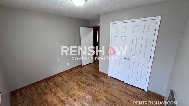 Building Photo - 92-E Navy Dr