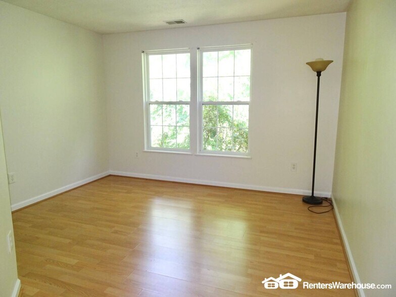 Building Photo - 7906 Valley Manor Rd