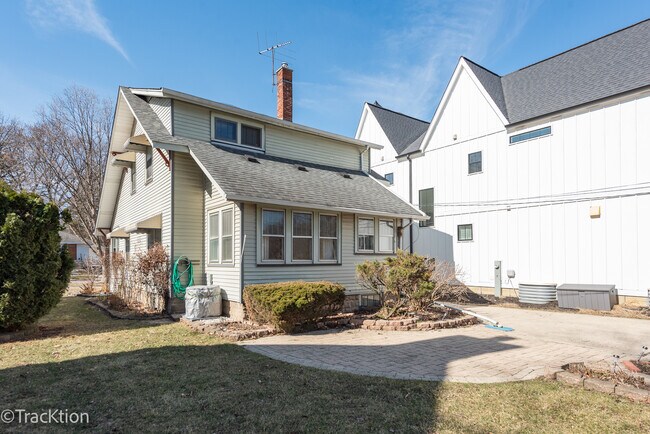 Building Photo - 5313 Lyman Ave