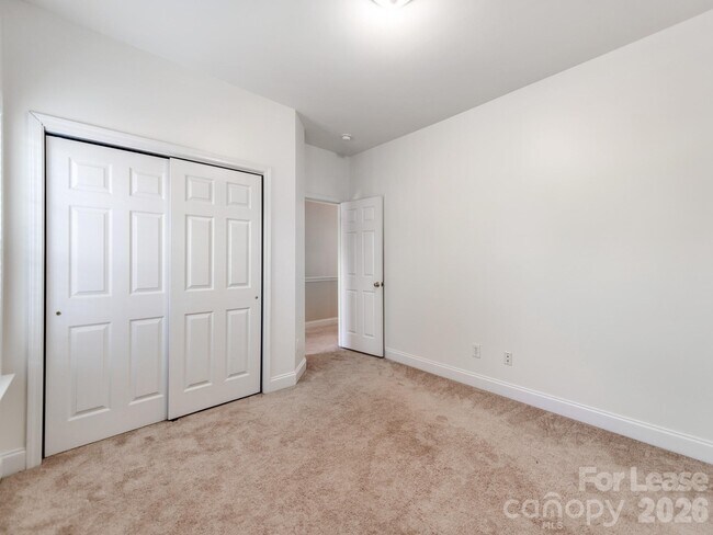 Building Photo - 533 Montgrove Pl NW