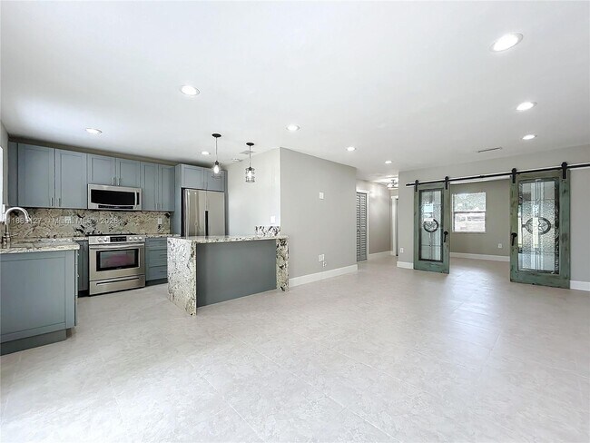 Primary Photo - 13804 Kendale Lakes Dr