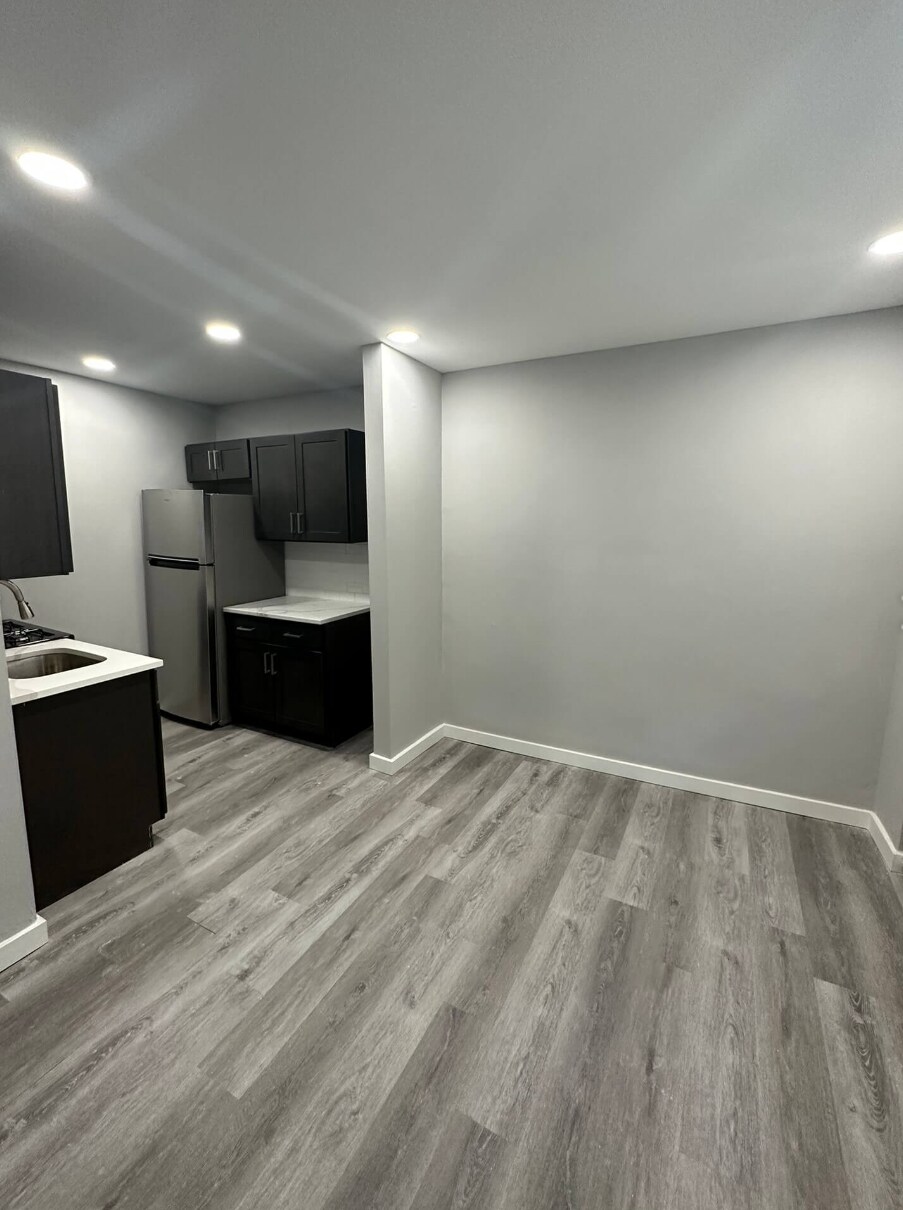 Building Photo - 615 Vernon Rd