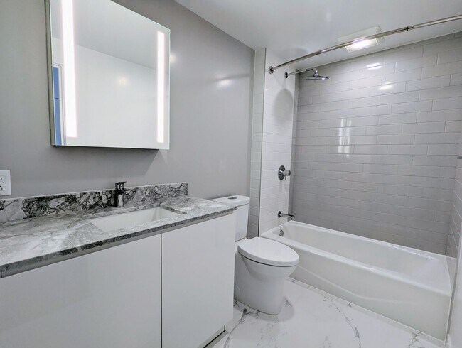 Building Photo - New Fully Furnished High Floor luxurious S...