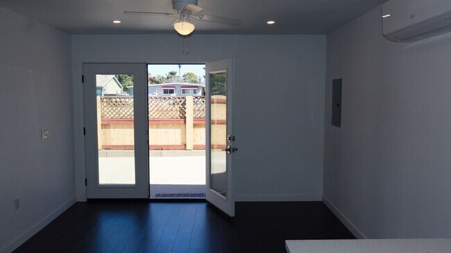 Building Photo - Private 1BR w/ Parking & Patio – Prime Location.
