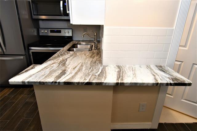 Building Photo - 9821 Walnut St