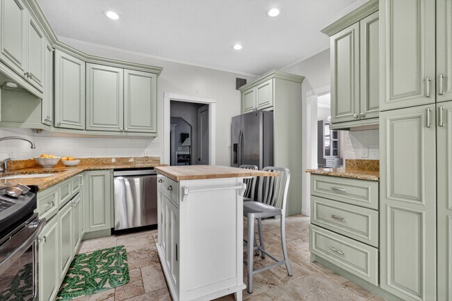 Building Photo - 412 El Prado