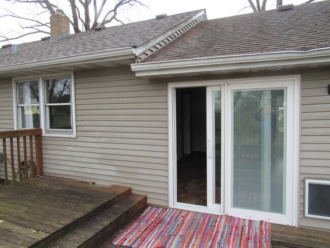 Building Photo - 5022 N Belmont Pl