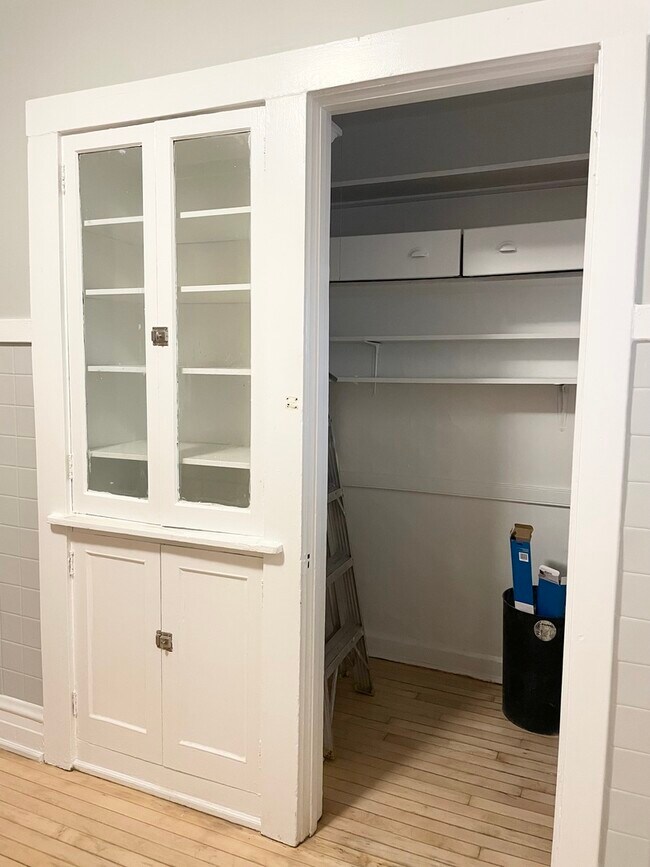 Building Photo - 7077 N Ridge Blvd