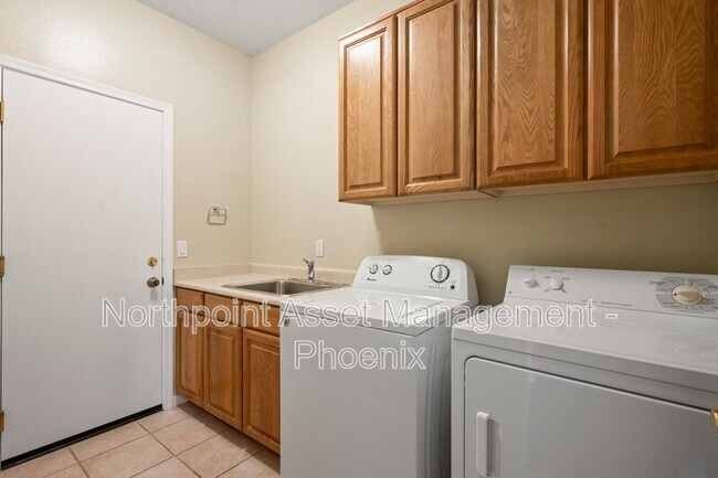 Building Photo - 7105 E Sleepy Owl Way