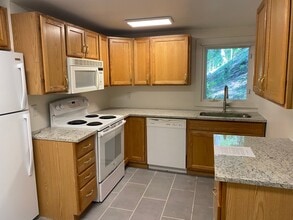 Building Photo - 4 Bedroom Home Just Off Cornell Campus