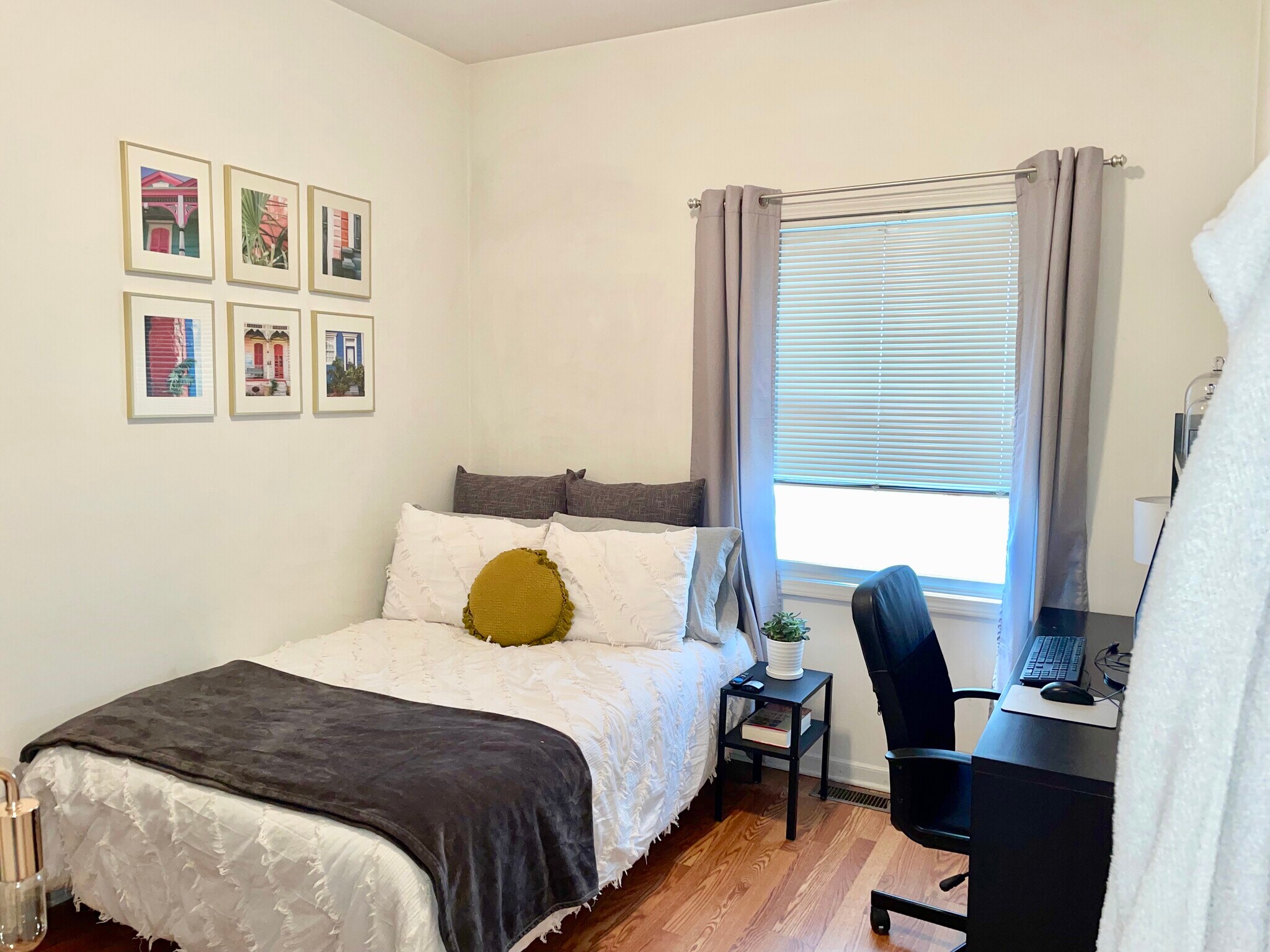 GOOD BEDROOMS/CLOSETS - 2529 N Marshfield Ave