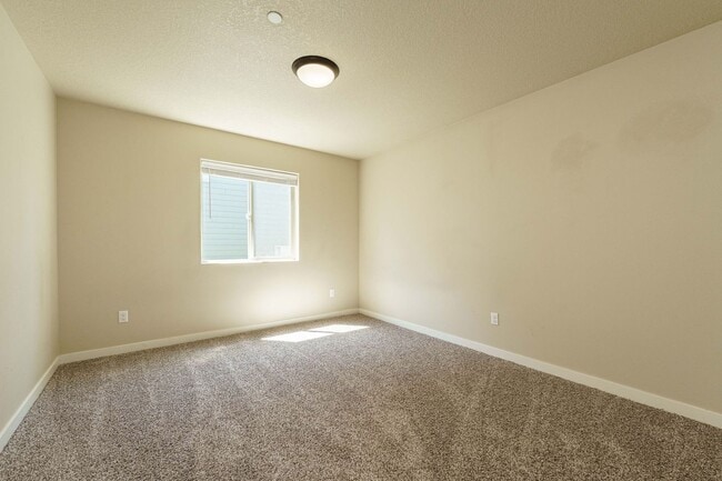 Building Photo - ASK ABOUT OUR AUGUST MOVE IN SPECIAL: Spac...