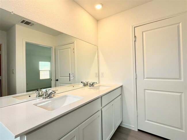 Building Photo - 113 Imola St