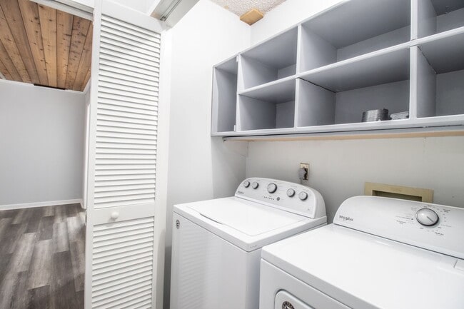 Building Photo - 473 Jim Money Rd