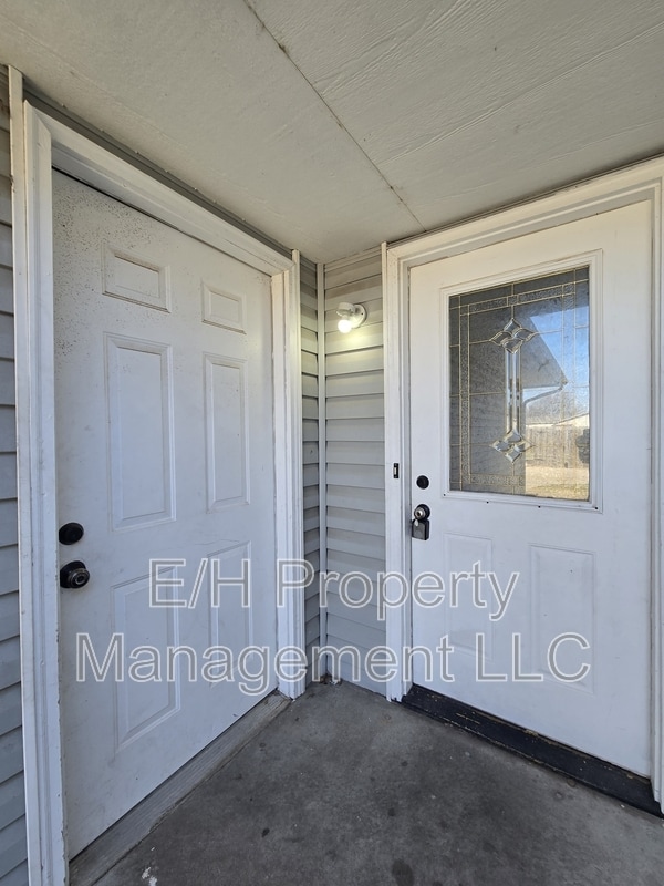 Building Photo - 4462 S Elizabeth Ave