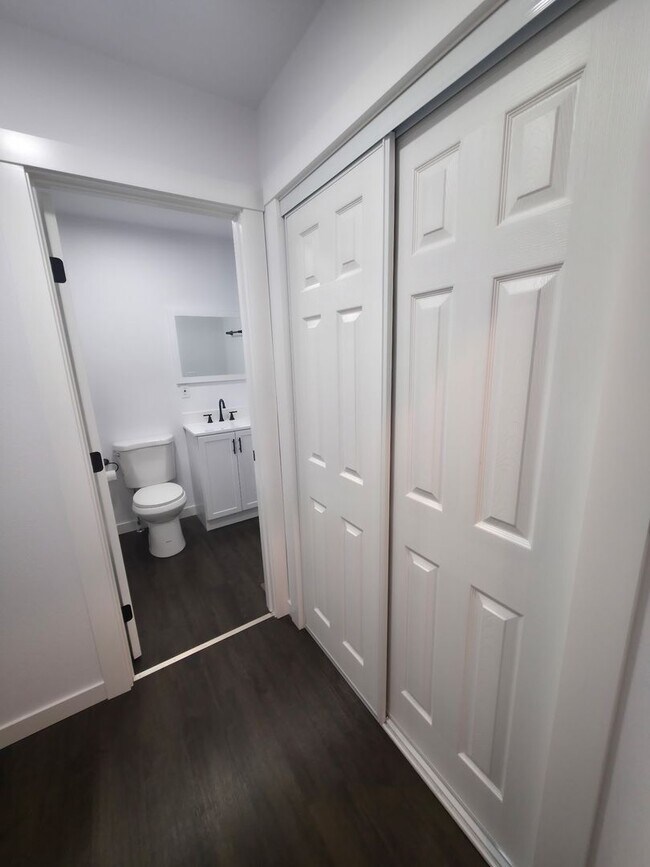 Building Photo - E. 38th Avenue Duplex&#39;s