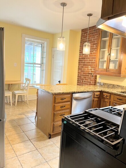 Building Photo - 3440 Pestalozzi St