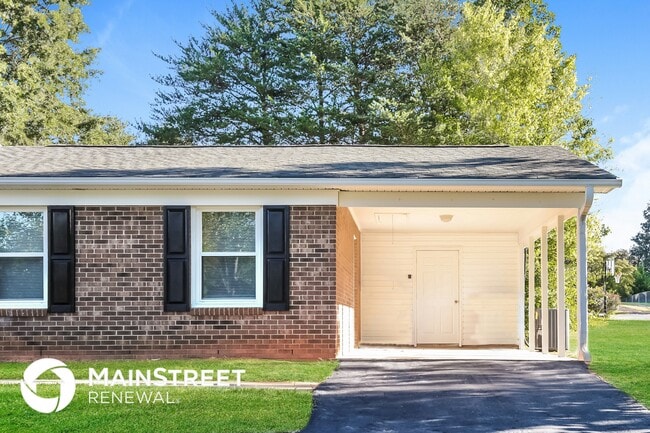 Building Photo - 310 Rolling Hills Ln