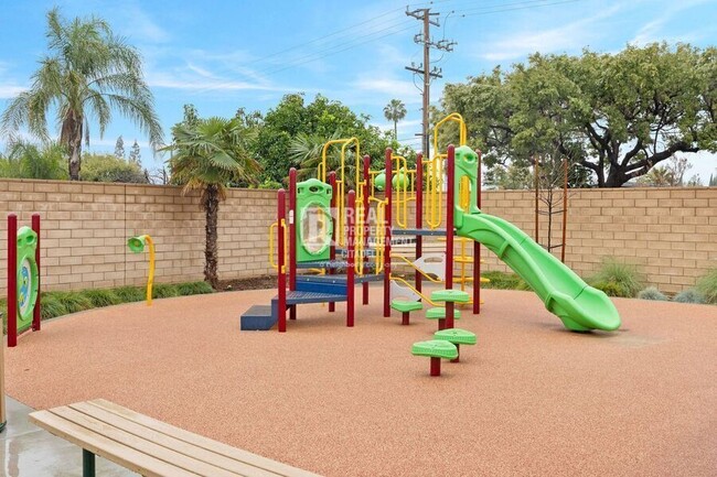 Building Photo - 365 Huntington Ct